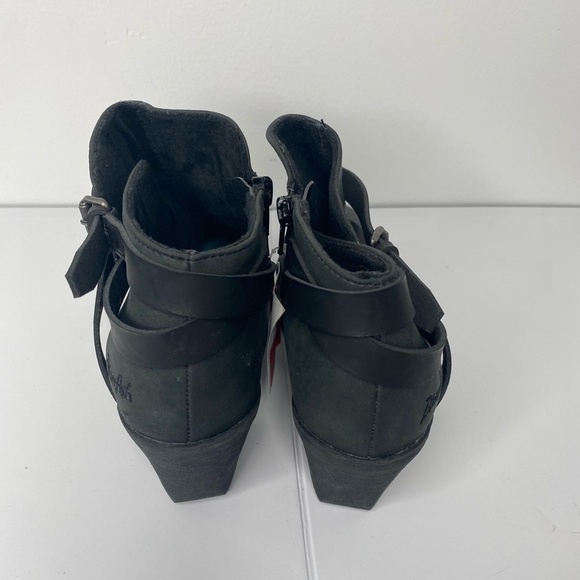 Blowfish NWT No Box Black Heeled Boots with Chunky Heel - Picture 6 of 7